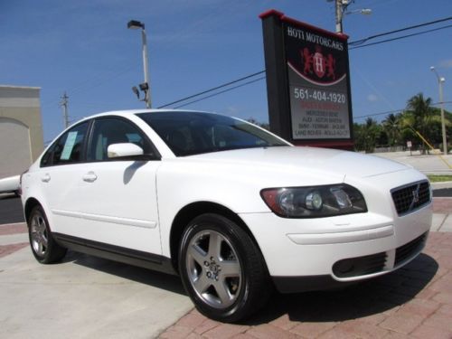 06 ice white volvo s-40 t-5 awd sedan -heated leather seats -sunroof -florida