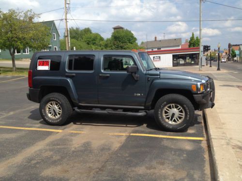 Nice h3 hummer, blue, sunroof