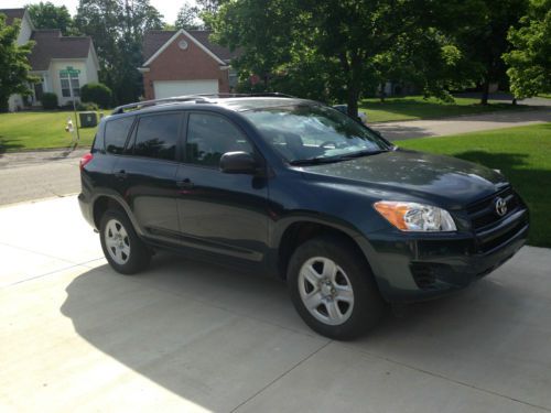 *** 2010 toyota rav4 ***sport utility 4-door 2.5l - 3rd row seating!!  28mpg!!