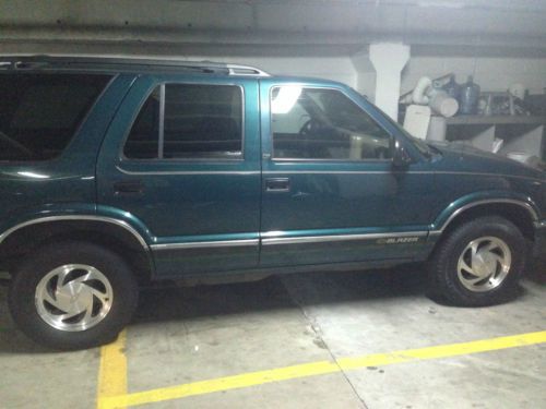 Green chevy blazer runs good