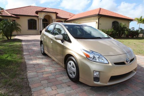 2010 toyota prius 9k hybrid mint condition