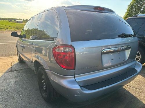 2006 chrysler town and country base 4dr mini van