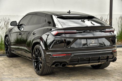 2022 lamborghini urus