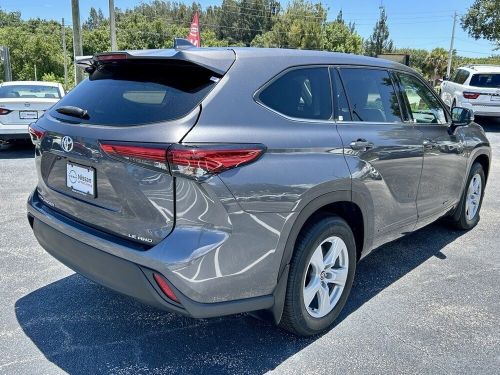 2021 toyota highlander le