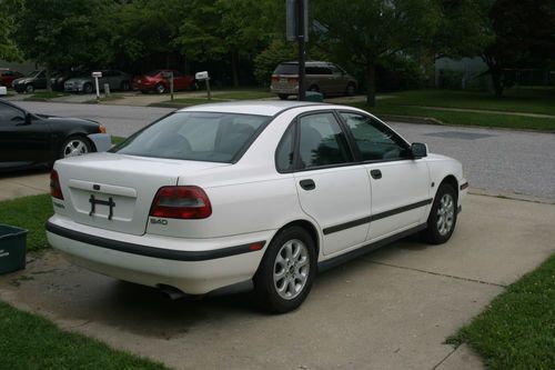 2000 volvo s40 base sedan 4-door 1.9l