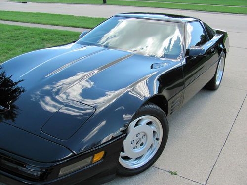 1992 chevrolet corvette lti black on black base hatchback 2-door 5.7l