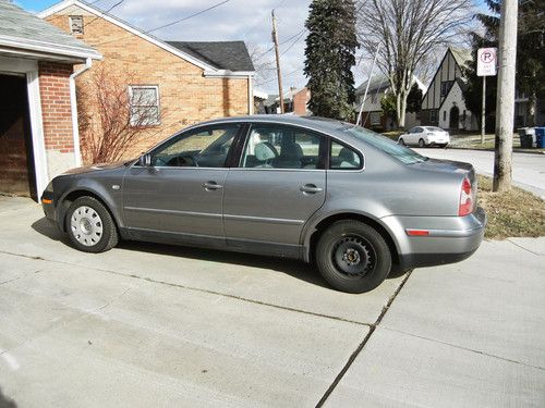 2002 volkswagen passat gls sedan 4-door 1.8l