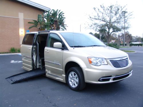 2012 chrysler emc eavit equipped, braun wheelchair handicap van, only 9k miles