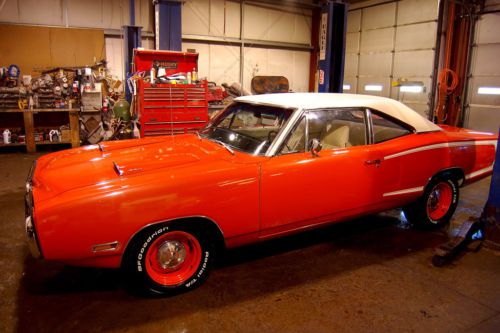 Super bee 440 sixpack pistol grip 4spd hemi orange buckets