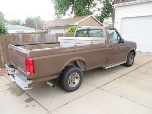 1992 ford f-150 custom standard cab pickup 2-door 4.9l auto trans. 133&#034; wb