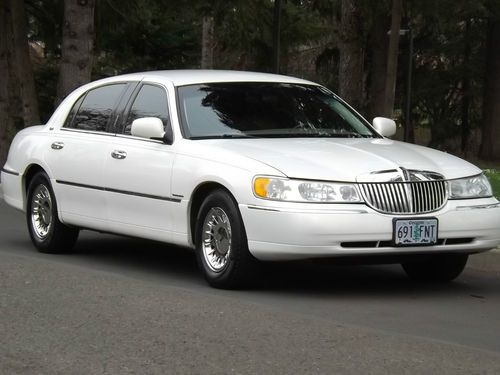 2001 lincoln town car cartier l sedan 4-door 4.6l very rare long body