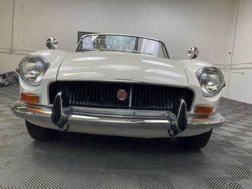 1971 mg mgb 1971 mgb roadster mk3. glacier white