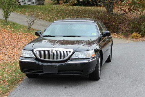 2005 lincoln town car black on black