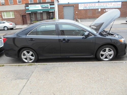 2012 toyota camry mint condition se 5,138 miles like new (salvage title)