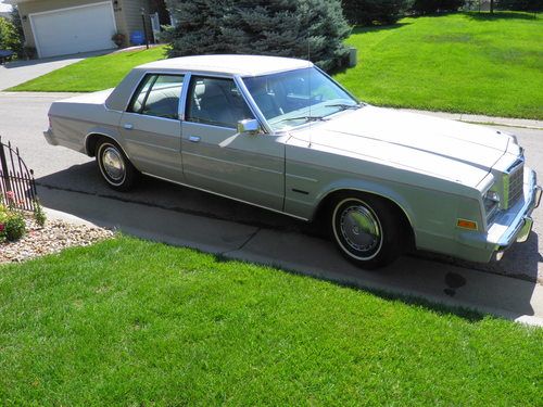 1979 chrysler newport, 4 door, vinyl top