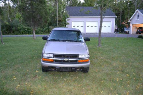 2002 chevrolet s10 ls extended cab pickup 3-door 4.3l