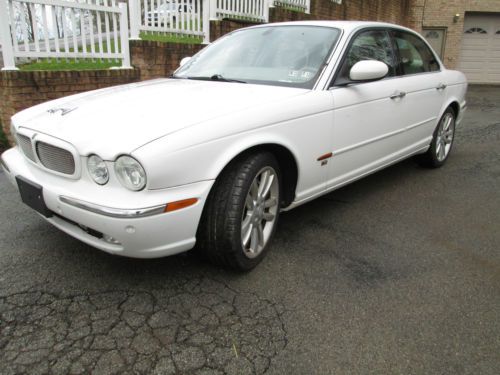 2004 jaguar xjr base sedan 4-door 4.2l supercharged with navigation