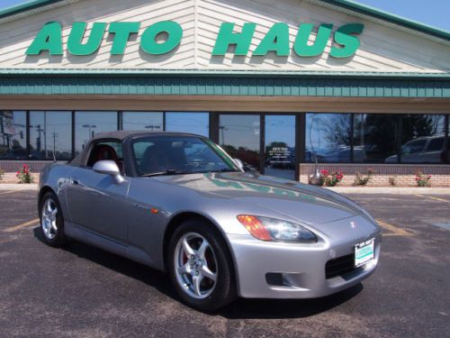 Convertible manual 2.0l am/fm stereo &amp; cd player dual air bags push button start