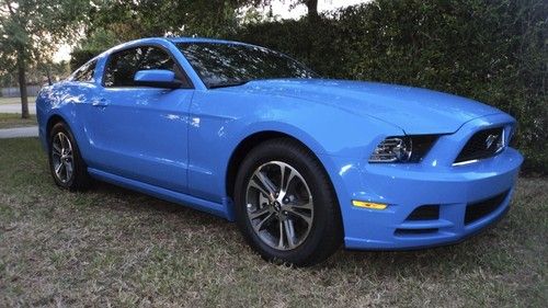 2013 mustang v6 3.7l automatic premium black leather mag wheels 5,000 miles