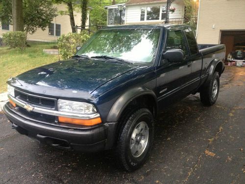 2001 chevrolet s10 ls extended cab pickup 3-door 4.3l 4x4