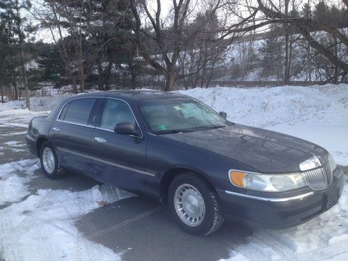 2001 lincoln town car cartier l sedan 4-door 4.6l