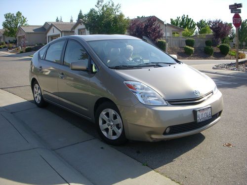 2005 toyota prius base hatchback 4-door 1.5l