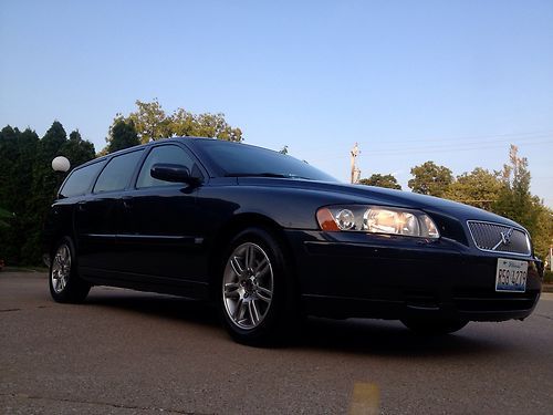 Very clean 2006 volvo v70 wagon