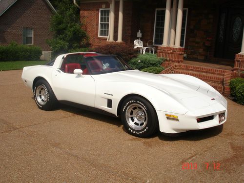 1982 corvette- like new- t-tops, white- red interior