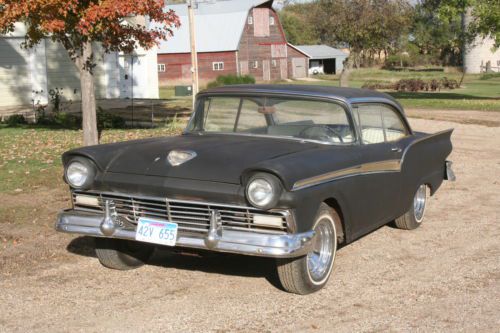 1957 ford fairlane 2 door hardtop