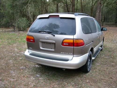 150k mile toyota sienna xle mini van