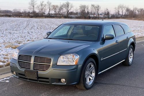 2005  dodge magnum rt