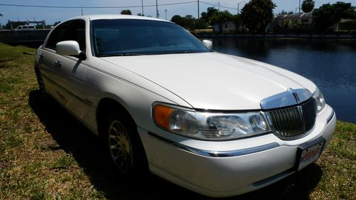 2000 town car low miles 93k clean auto check must see