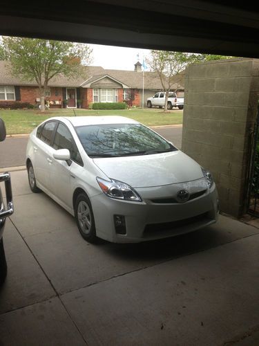 2010 toyota prius blizzard white 48k miles pampered