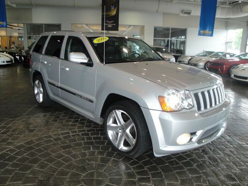 Bad to the bone loaded 2008 jeep grand cherokee srt-8 nav moonroof dvd..hemi!