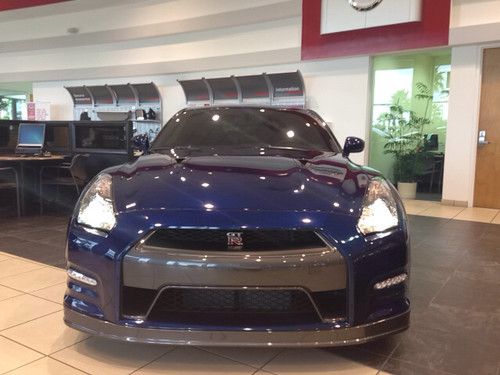 Pre-owned, 2014 nissan gtr, black edition, leather, seats 4, 545hp, carbon fiber