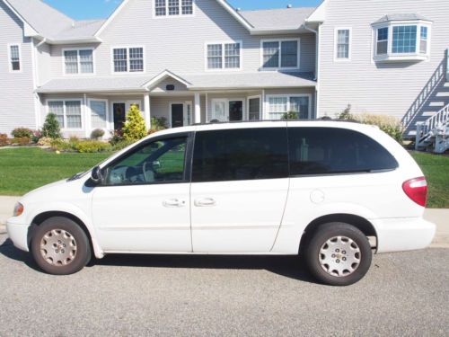 2001 chrysler town &amp; country white minivan