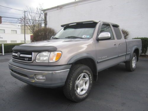 00 01 toyota tundra extended cab ,sr5 , 4x4 , 4door , looks and runs great !!!