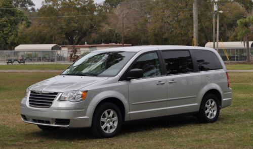 2010 chrysler town &amp; country low 37500 miles under manufacturer warranty