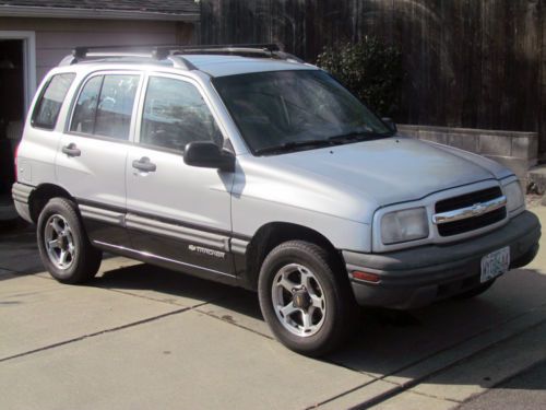 1999 silver chevrolet tracker base sport utility 4-door 2.0l awd car