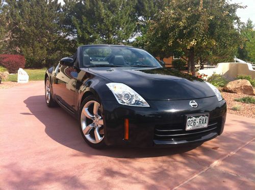 Low mileage 2007 black nissan 350z convertible