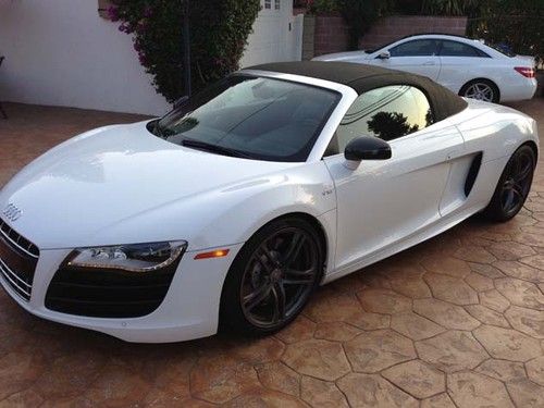 2011 audi r8 quatrtro 5.2l spyder r-tronic $180k list only 15k miles