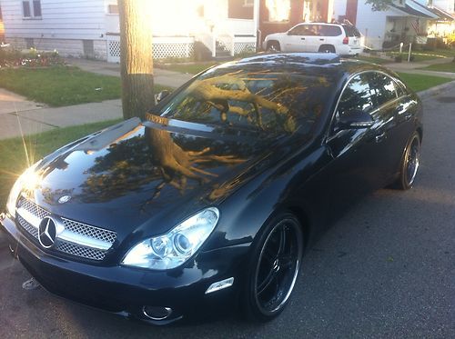 2006 mercedes benz cls500                (low miles)