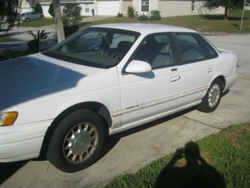 1995 ford taurus se sedan 4-door 3.0l white