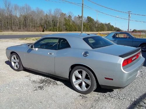 2008 dodge challenger srt8 coupe 2-door 6.1l