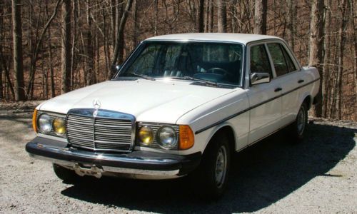 1982 mercedes-benz 300d base sedan 4-door 3.0l