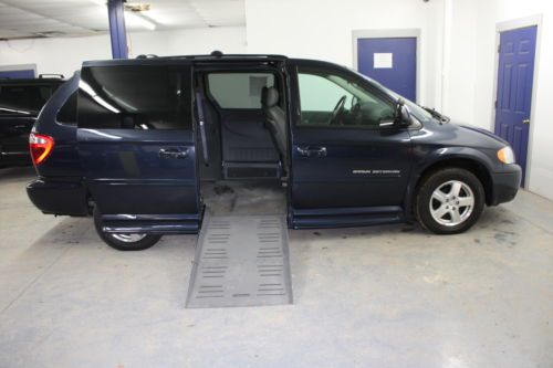 07 grand caravan handicap accessible wheelchair van braun side entry self driver