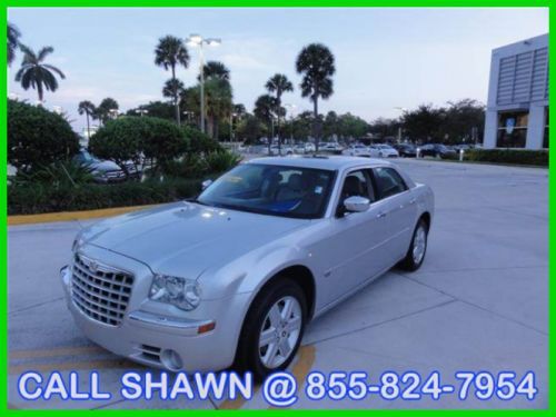 2006 chrysler 300c all wheel drive, hemi v8!!, navi,l@@ks and drives brand new!!