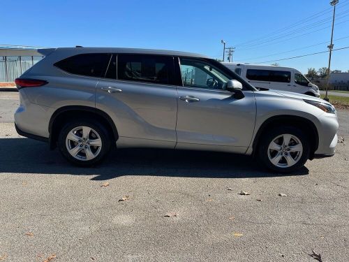 2022 toyota highlander le