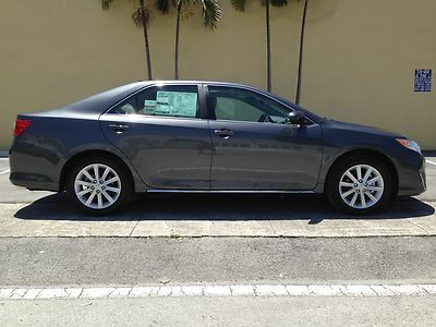 2013 camry xle v6 -brand new- navi - blind spot - jbl audio - leather - sunroof