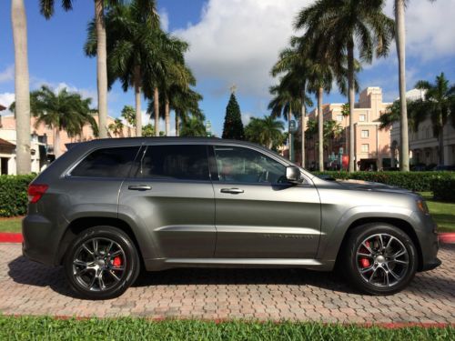 2012 srt-8 awd *only 17,000 miles* navigation - heat/cool seats - camera -